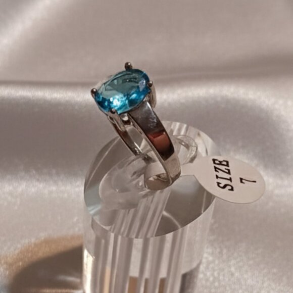 Blue Topaz 2 Carat Solitaire Silver Tone Fashion Ring Size 7 NWOT - Picture 3 of 8